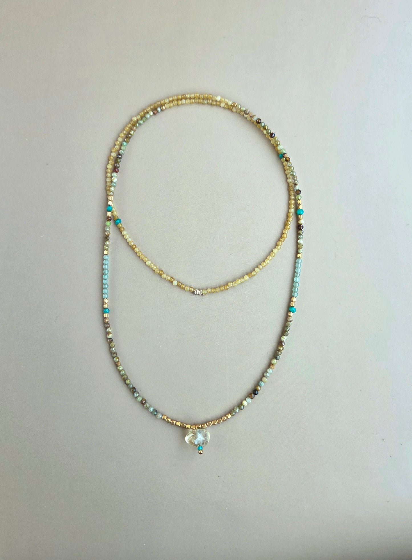 מחרוזת אבני חן קווארץ